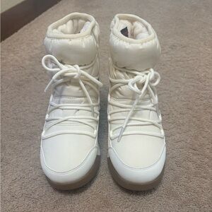 Stylish White Winter Boots